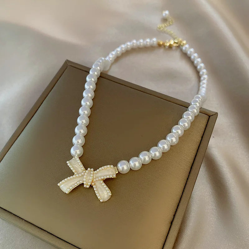 Bow Pearl Necklace