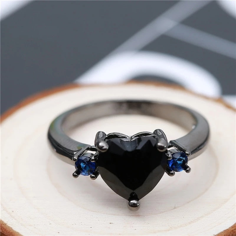 Black Heart Vintage Ring